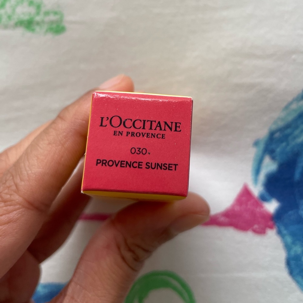 L’Occitane fruity lipstick 030 (medium pink) glossy texture
